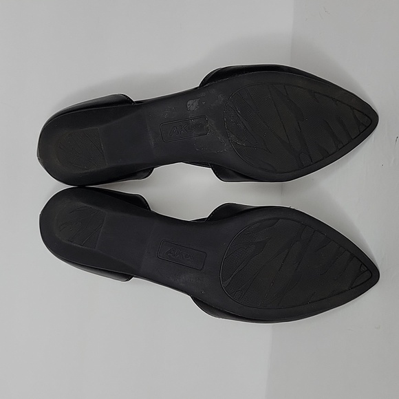 Anne Klein Women's Black Flats Size: 8 - Picture 3 of 5